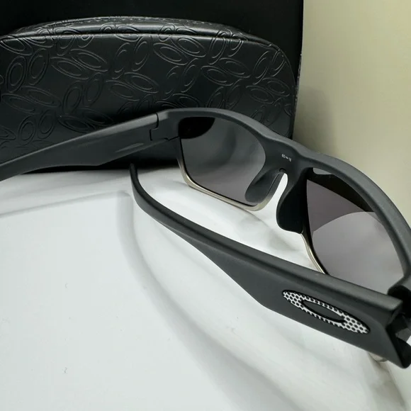 Oakley Men’s Sunglasses - Picture 4 of 7